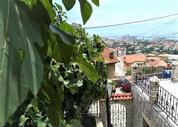 Mediterranean Garden شقة *