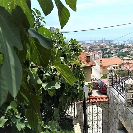 Mediterranean Garden Apartmán *